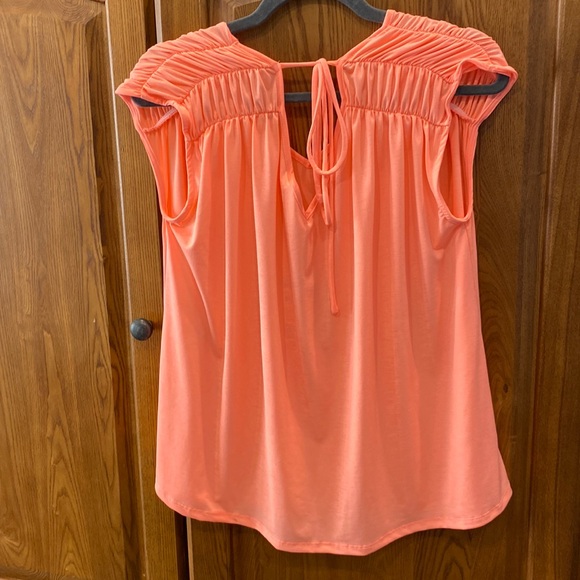 NWT Dear Scarlett wrinkle free neon orange top size small - Picture 2 of 4